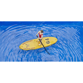 Bruder Rettungsschwimmerin mit SUP-Board