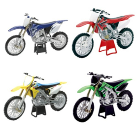 New Ray 1:12 Motorräder, assortiert