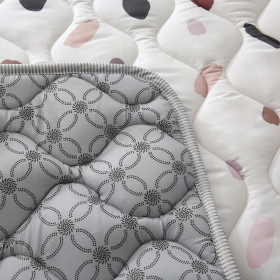 Hakuna Matte Krabbeldecke, Hygge, 1.27 x 1.27 m, Confetti