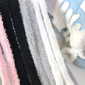 Fuzzy Laces Flat, Plüsch-Schnürsenkel, grau